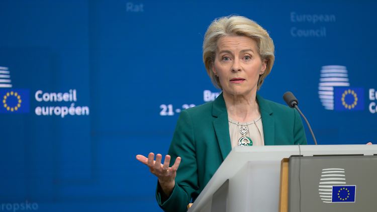 Von der Leyen werde "sich selbstverständlich der Debatte stellen", erklärte ihr Sprecher in Brüssel.