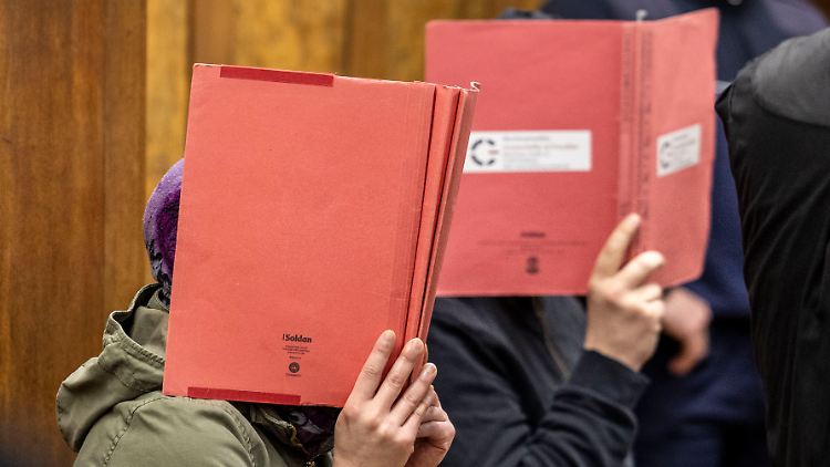 Den 40-jährigen Eltern wirft die Staatsanwaltschaft heimtückischen Mord vor.