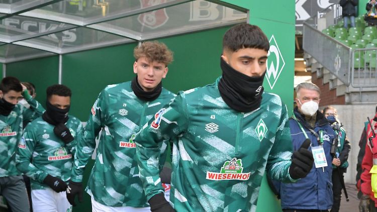 Weg sind sie: Nick Woltemade (links) und der nach Heidenheim ausgeliehene Eren Dinkçi verlassen Werder Bremen zum Saisonende.