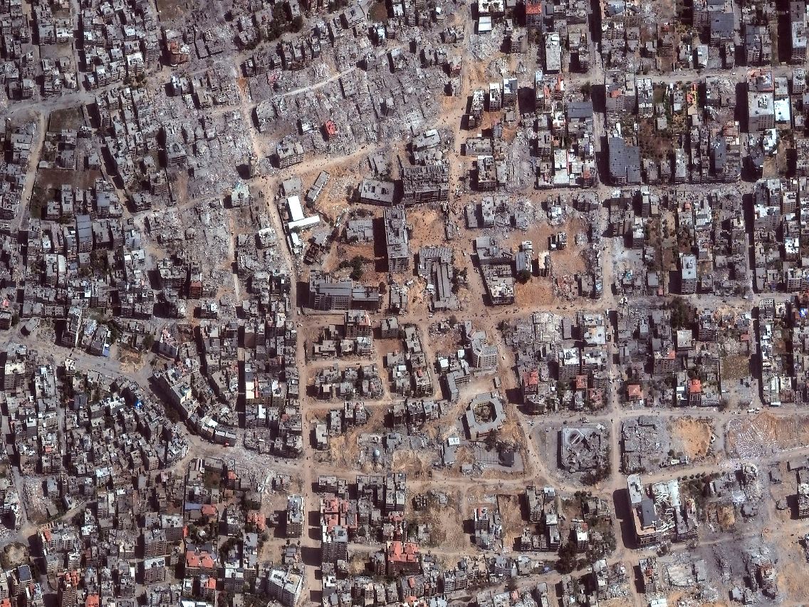 Satellitenfoto in hoher Auflösung: Rund um das Schifa-Krankenhaus in Gaza-Stadt liegen ganze Wohnblocks in Trümmern.