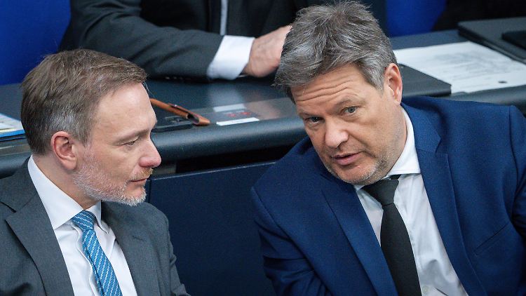 Noch regieren Lindner (l.) und Habeck (r.) miteinander. Geht es nach dem Willen einiger FDP-Landespolitiker, sollte damit bald Schluss sein.
