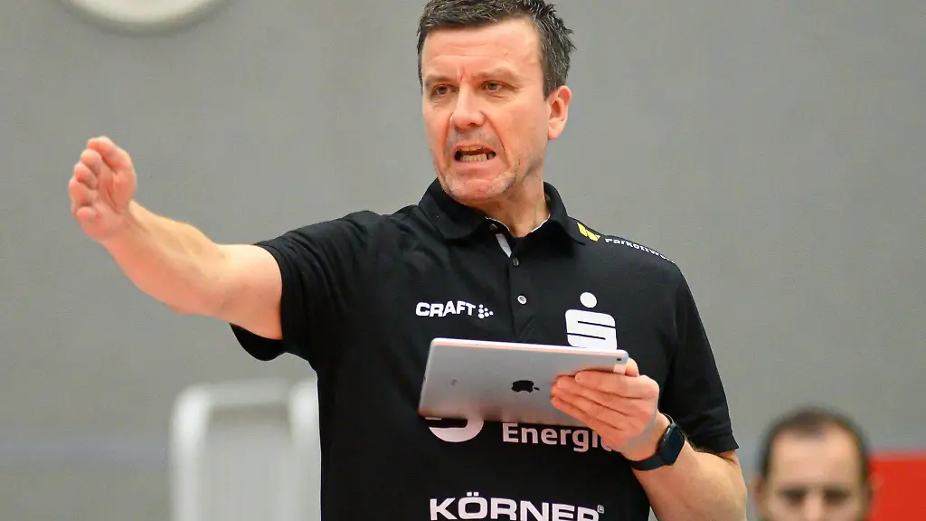 Dresdens-Trainer-Alexander-Waibl-Sein-Team-hat-im-europaeischen-CEV-Cup-das-Achtelfinale-erreicht