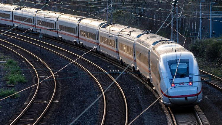 Lokführer werden gesucht und eingestellt - alle anderen Interessenten müssen fortan von der Bahn dringend gebraucht werden.