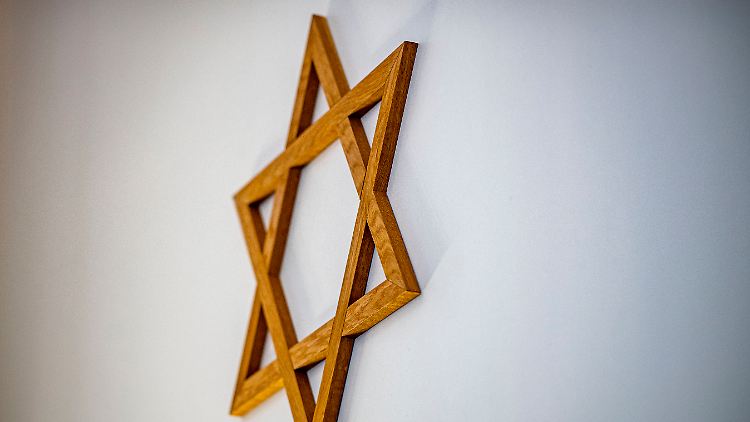 Der Polizeipräsident von Oldenburg verurteilte den Angriff auf die Synagoge "auf das Schärfste". 