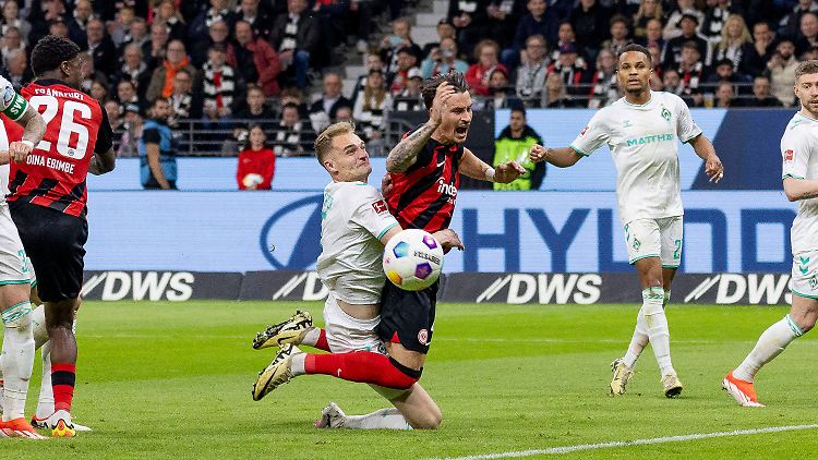 Zähes Ding: Werder Bremen und Eintracht Frankfurt lieferten ein anstrengendes Bundesligaspiel.