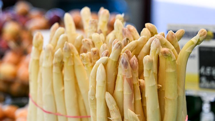 Experten rechnen damit, dass die Preise für den Spargel fallen werden.