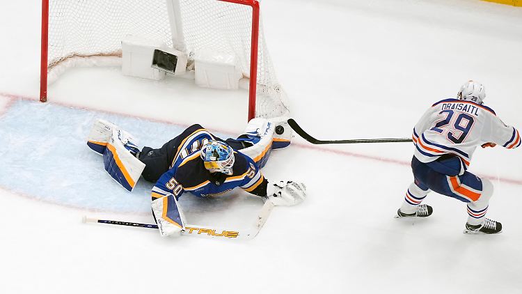 Draisaitl, hier gegen die St. Louis Blues, gehört seit Jahren zu den besten Profis der NHL