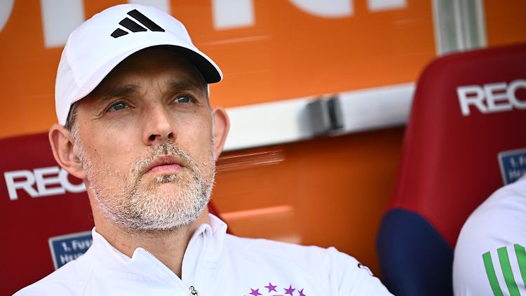 Hat seinen Platz auf der Bank erst mal sicher: Thomas Tuchel.