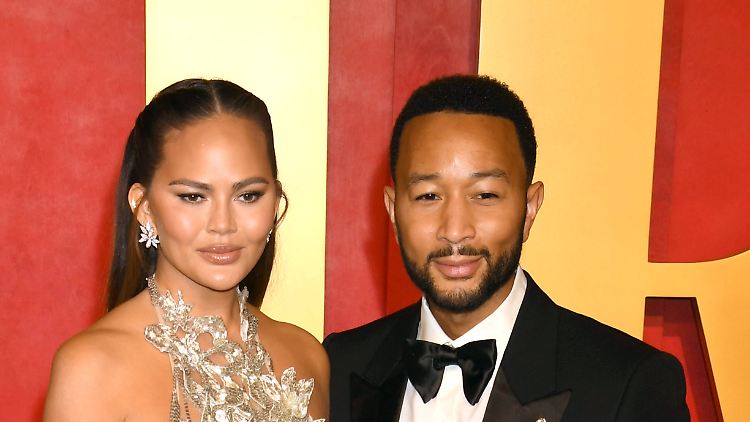 Chrissy Teigen und ihr Mann John Legend bei einer Oscar-Party im März. 