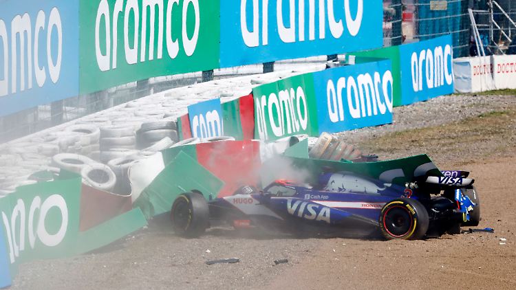 Für Daniel Ricciardo (RB) und Alexander Albon (Williams) war des Rennen nach wenigen Kurven schon wieder vorbei.