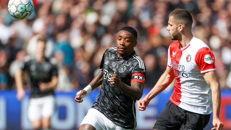 Auch Steven Bergwijn kann die Niederlage nicht verhindern.