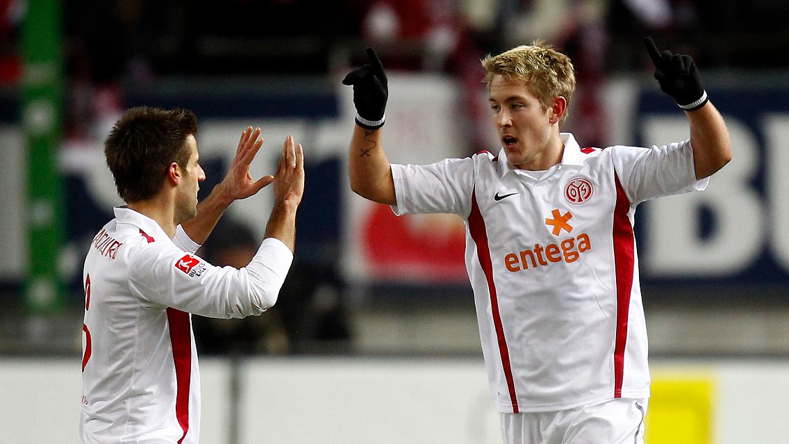 Kam, sah und traf: Lewis Holtby bedankte sich bei Mainz-Trainer Thomas Tuchel für seinen Platz in der Startelf mit dem Siegtor in Kaiserslautern.