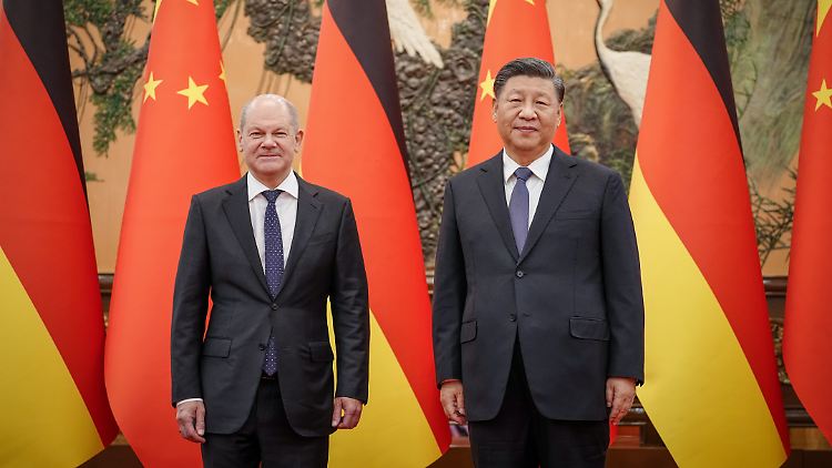 Olaf Scholz (l.) im November 2022 bei seinem ersten Besuch in Peking als Bundeskanzler, zusammen mit Chinas Präsident Xi Jinping. 