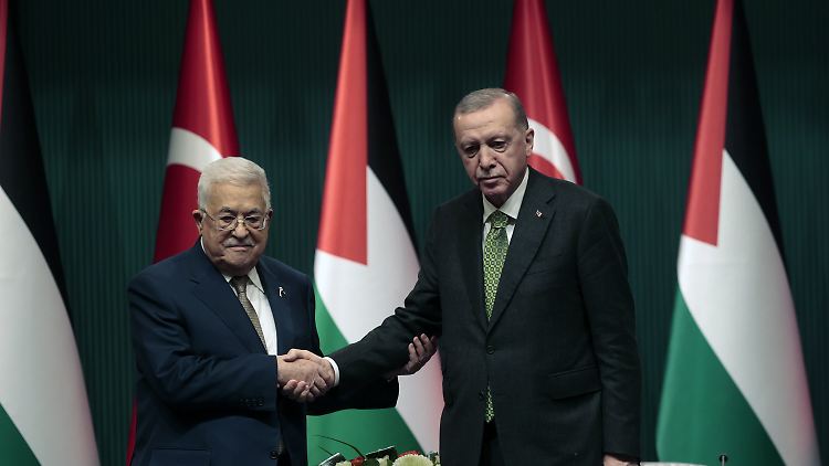 Die türkische Opposition warf Präsident Erdogan Doppelmoral vor. Trotz scharfer Kritik an Israel habe er die Handelsbeziehungen nicht eingeschränkt.