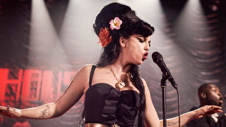 Spielt nicht nur die Rolle von Amy Winehouse, sondern lebt sie: Marisa Abela.