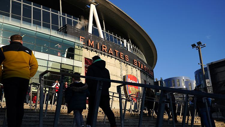 Am Abend spielt der FC Bayern bei Arsenal in London.