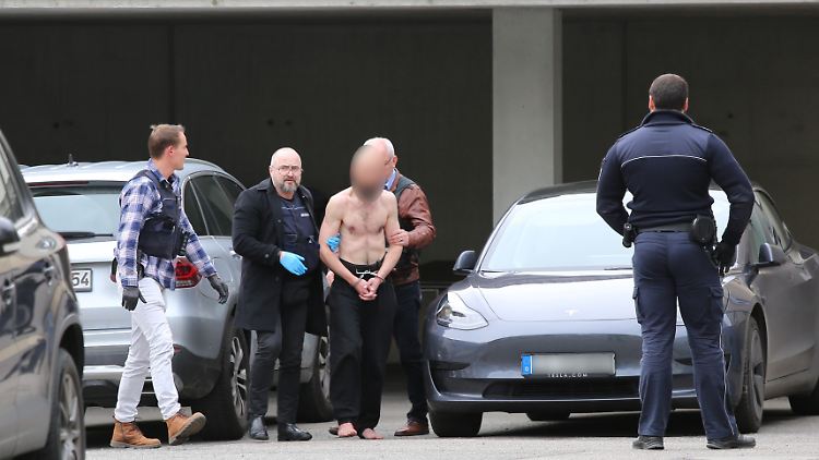 Laut Polizei war es ein unvermittelter Angriff. Täter und Opfer kannten sich den Ermittlungen nach nicht.