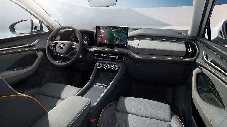 Die Kodiaq-Innenarchitektur wirkt aufgeräumt. Und reichlich Display ist anno 2024 natürlich selbstverständlich.