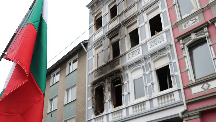 Der Tatverdächtige soll früher im Hinterhaus gewohnt haben. Wegen Mietschulden soll er aber vor die Tür gesetzt worden sein.