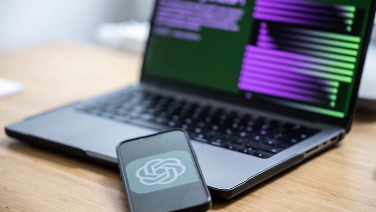 Künstliche Intelligenz, wie ChatGPT, wird in der Arbeitswelt immer öfter eingesetzt.