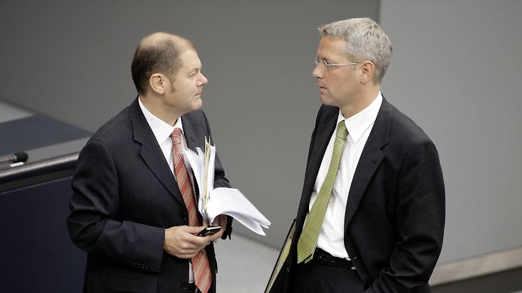"Du, Norbert ..." - "Ja, Herr Scholz?"