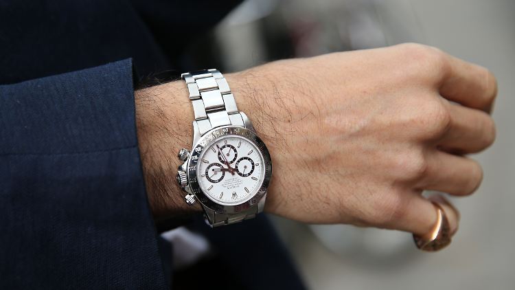 Watchmaster arbeitete Luxusuhren von Privatkunden auf und verkaufte sie online. (Symbolfoto)
