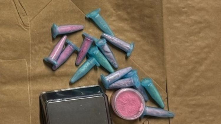 Die oft unberechenbare Mischung wird rosa gefärbt.