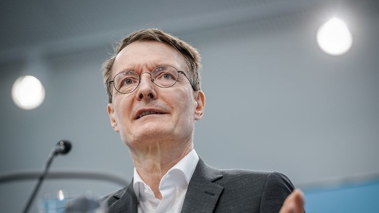 Ab dem Herbst 2024 greift Lauterbach zufolge eine "starke Dynamik" seiner Reformen.