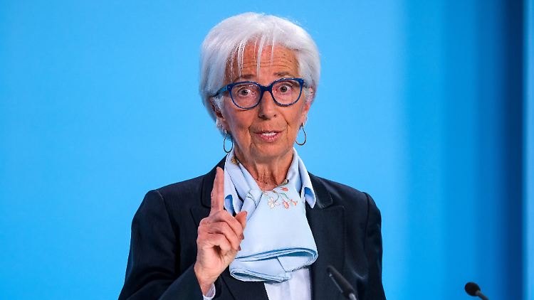 EZB-Präsidentin Lagarde hält den Zeitpunkt für Zinssenkungen in naher Zukunft für gekommen.