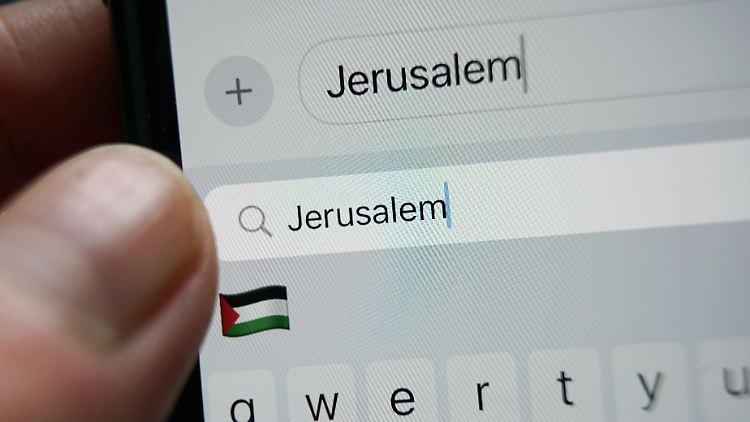 Auf zahlreichen iPhone-Handys wird eine palästinensische Flagge als Emoji vorgeschlagen, wenn man "Jerusalem" eingibt.