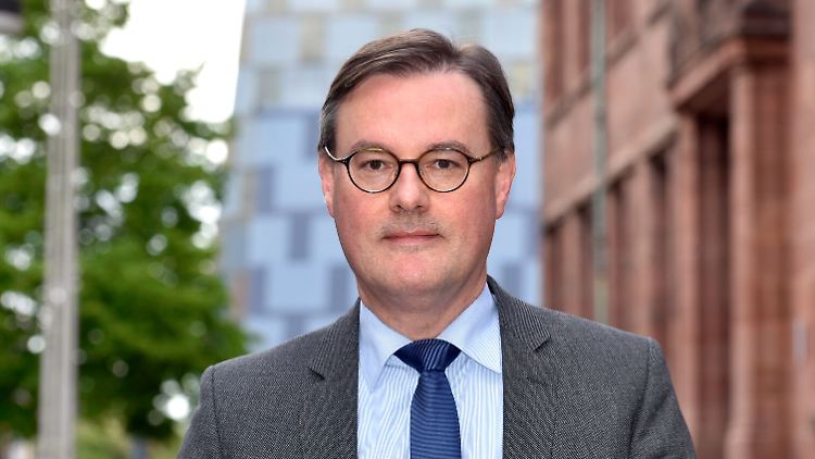 Jörn Leonhard ist Professor für Neuere und Neueste Geschichte an der Universität Freiburg. Im vergangenen März erhielt er den Gottfried-Wilhelm-Leibniz Preis der Deutschen Forschungsgemeinschaft, den wichtigsten deutschen Forschungspreis.