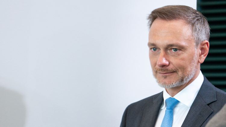 Obwohl die Haushaltslage angespannt ist, soll entlastet werden, wenn es nach Christian Lindner geht.