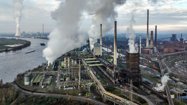 In der Stahlsparte von Thyssenkrupp in Duisburg arbeiten 13.000 Menschen.