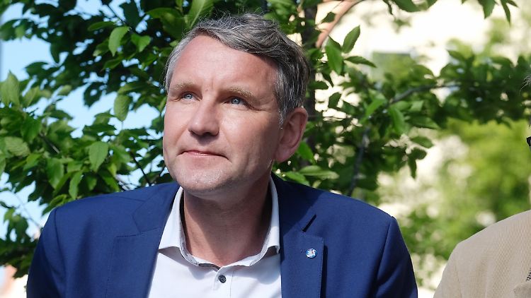 Höcke am Rande der Wahlkampfveranstaltung in Merseburg, bei der er sich laut Anklage strafbar machte.