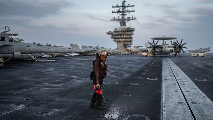 Der Flugzeugträger USS Dwight D. Eisenhower befindet sich bereits in der Region.