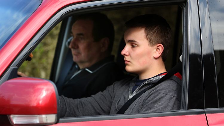 EU-Recht verhindert, dass 16-Jährige in Deutschland in Begleitung Auto fahren dürfen.