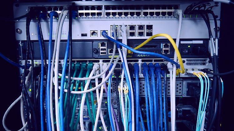 Die Daten will BKA-Chef Münch bei den Telekommunikationsanbietern lassen und nur bei Bedarf abrufen.
