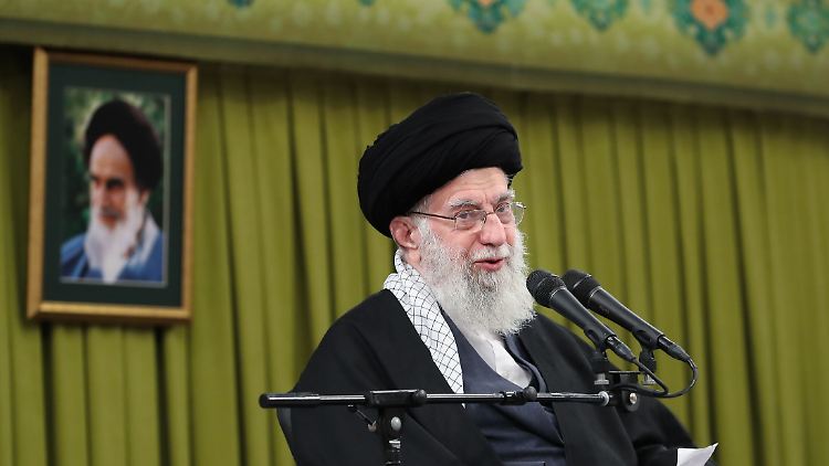 "Das boshafte Regime wird bestraft werden", schreibt Irans Staatsoberhaupt Ajatollah Ali Chamenei zu dem Angriff auf Israel.  