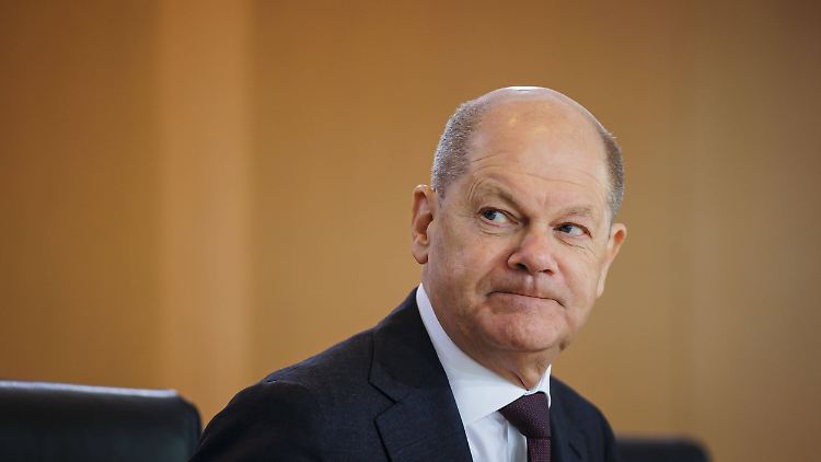 Olaf Scholz erfuhr auf dem Flug nach China vom iranischen Angriff.