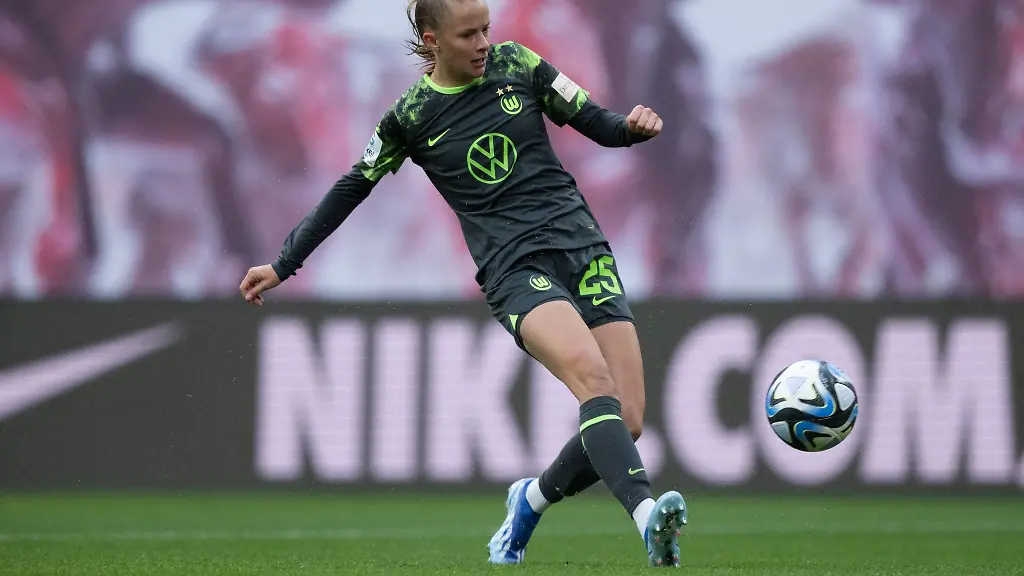Wolfsburgs-Vivien-Endemann-in-Aktion-Die-Fussballerinnen-des-VfL-Wolfsburg-haben-einen-Pflichtsieg-gegen-den-SC-Freiburg-gelandet