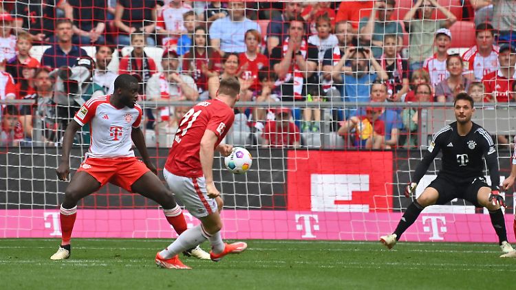 Upamecano konnte sich bei Ulreich bedanken.