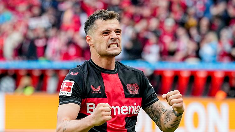 Der Anführer jubelt: Granit Xhaka und Bayer Leverkusen sind Deutscher Meister.