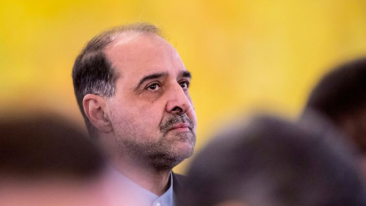 Mahmoud Farazandeh ist bevollmächtigter Botschafter des Iran.