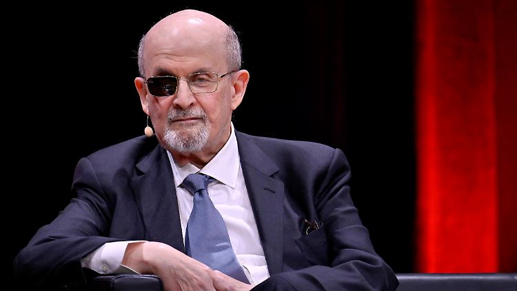 Rushdie ist seit dem Attentat auf dem rechten Auge blind.