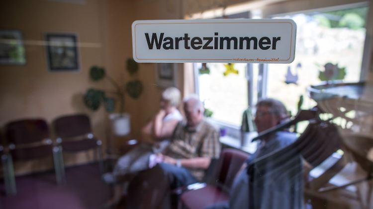 Lauterbach geht von einem flächendeckenden Hausärztemangel aus. 