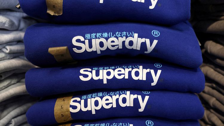 Die Börsenlistung kostet Superdry viel Geld. Hier sieht der Modehändler Sparpotenzial.