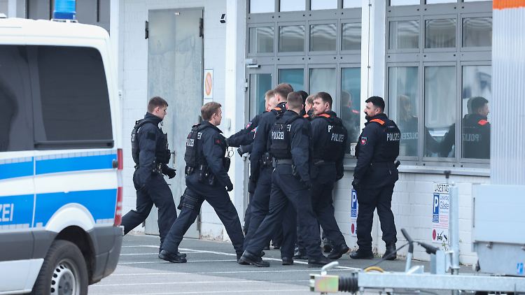 Laut Recherchen des NDR und zweier Zeitungen geht es um 48.000 Euro auf dem privaten Konto Schleddes.