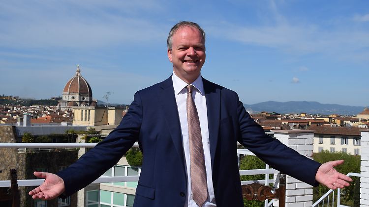 Italiener ist er erst seit ein paar Monaten: Eike Schmidt über den Dächern von Florenz.