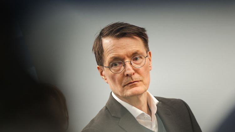 Karl Lauterbach erinnert daran, wie wichtig die Klinikreform ist.