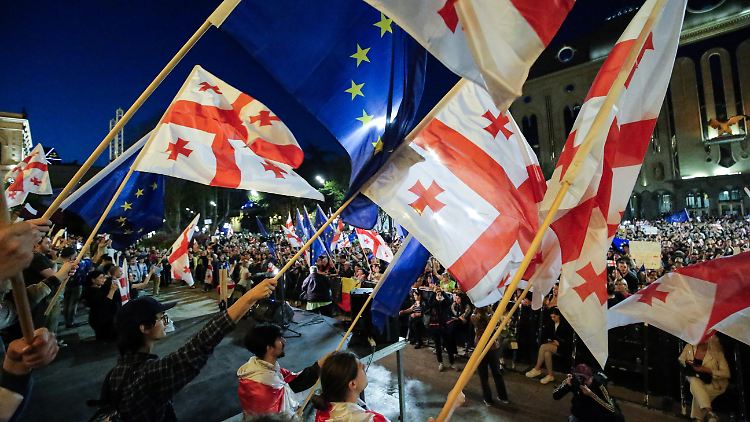 Viele Georgier wollen in die EU, die Regierung scheint eher Russland zugeneigt. 